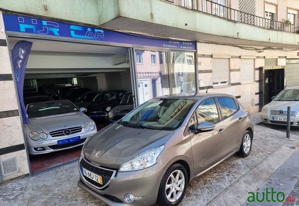 2012' Peugeot 208 photo #2