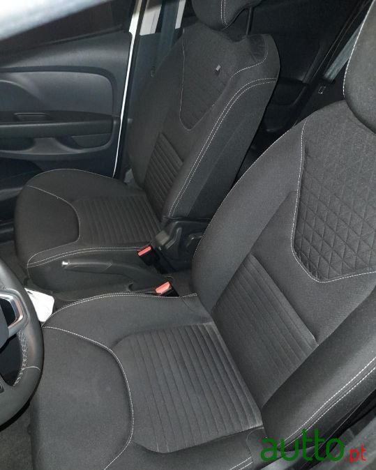 2018' Renault Clio Sport Tourer photo #5