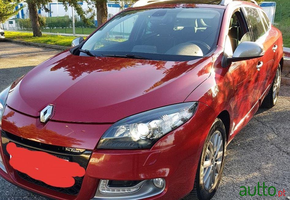 2013' Renault Megane Sport Tourer photo #3