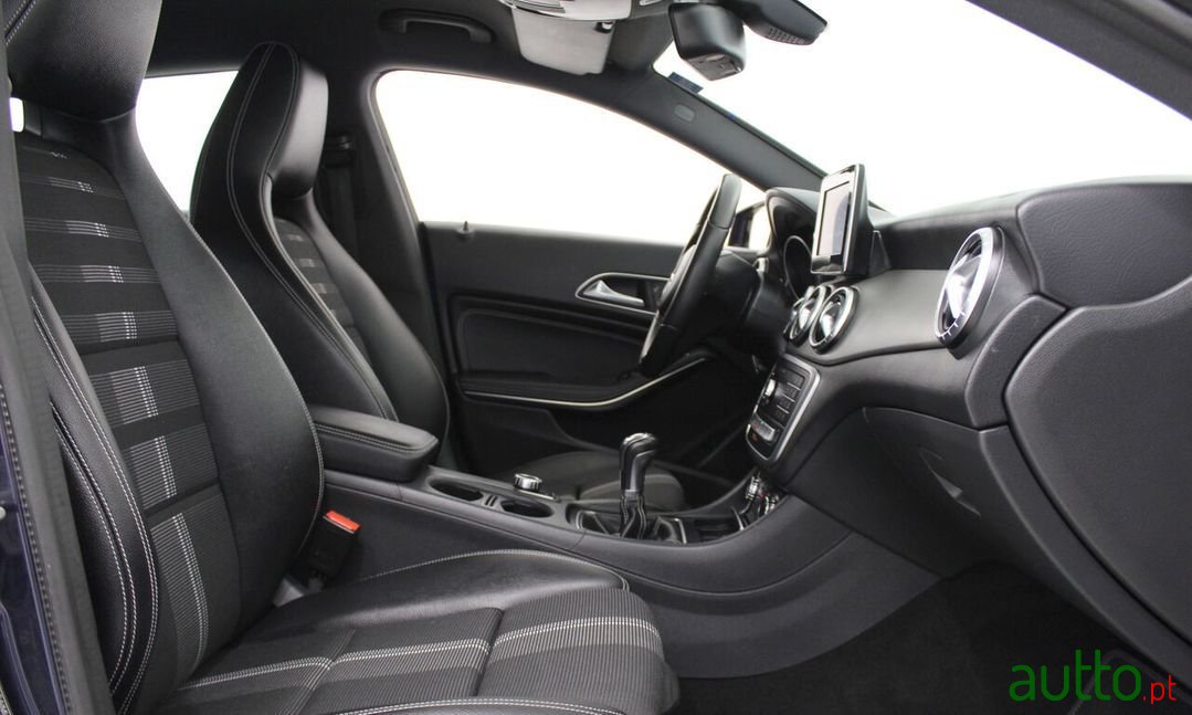 2018' Mercedes-Benz Cla-180 photo #4