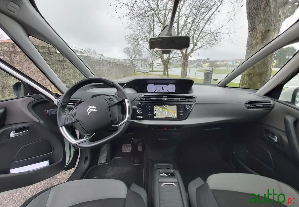 2014' Citroen C4 Picasso photo #2