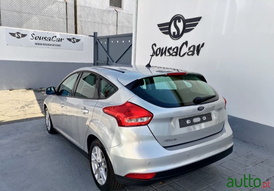 2017' Ford Focus photo #3