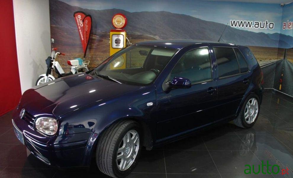 2001' Volkswagen Golf photo #1