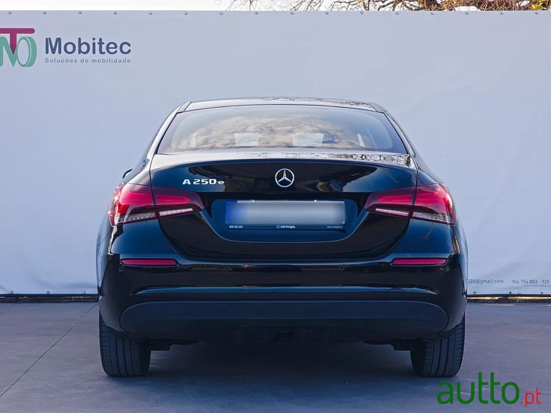 2021' Mercedes-Benz Classe A E Progressive photo #4