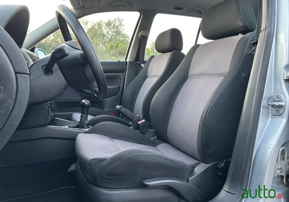 2002' Volkswagen Golf 1.9 Tdi 25 Anos photo #6