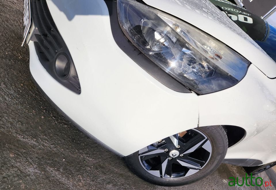 2015' Renault Clio Sport Tourer photo #2