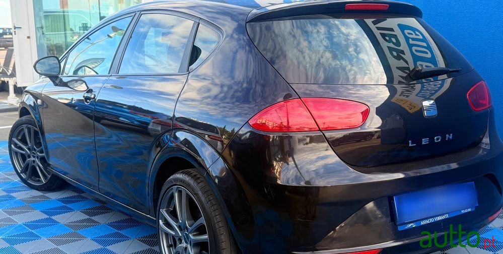 2010' SEAT Leon 1.6 Tdi Sport photo #3
