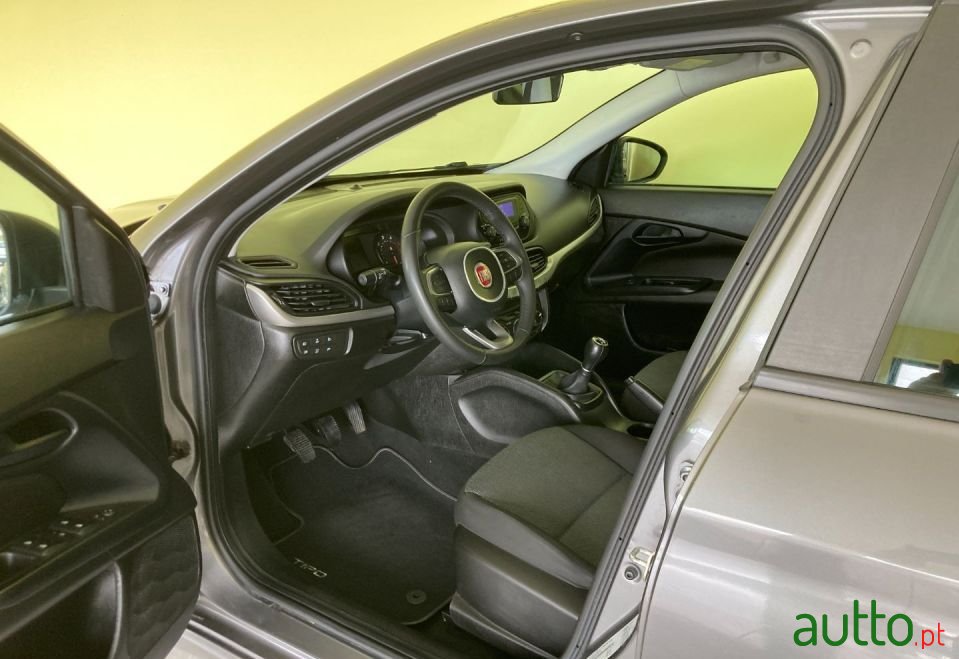 2019' Fiat Tipo photo #5