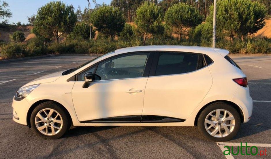 2019' Renault Clio photo #2