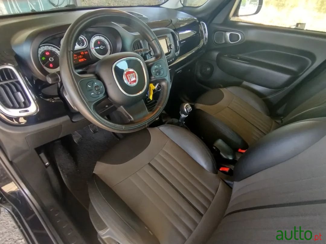 2015' Fiat 500L photo #6