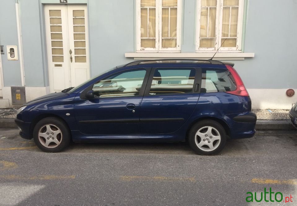 2005' Peugeot 206 Sw photo #2