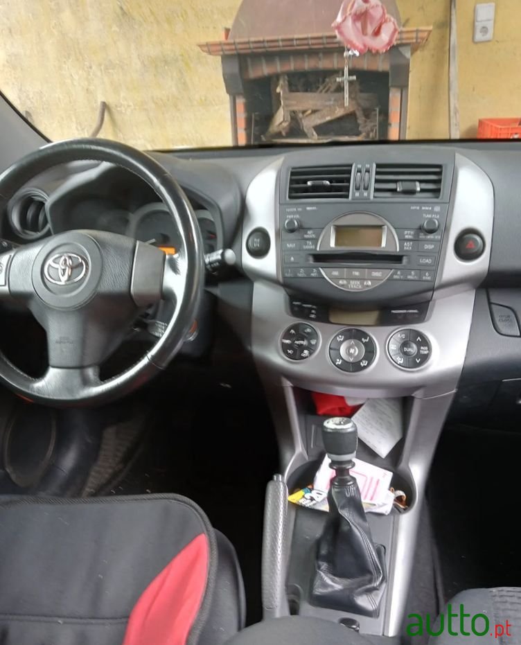 2008' Toyota RAV4 2.2 D-4D 4X4 photo #1