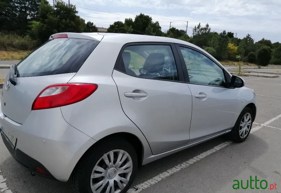 2012' Mazda 2 photo #2
