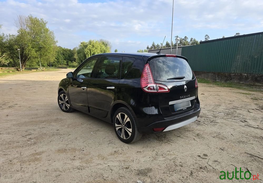 2011' Renault Scenic 1.5 Dci Bose Edtion photo #4