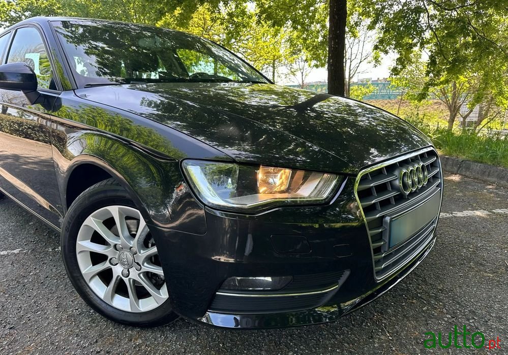 2013' Audi A3 Sportback photo #2