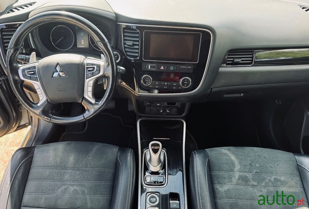 2017' Mitsubishi Outlander photo #6