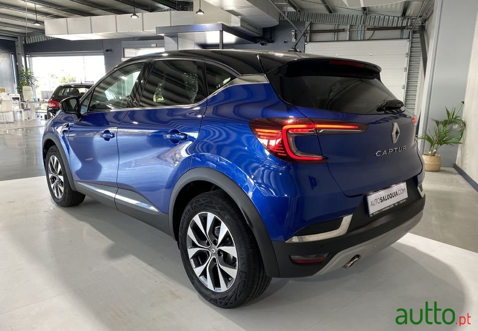 2021' Renault Captur photo #3