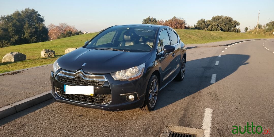 2011' Citroen DS4 photo #1