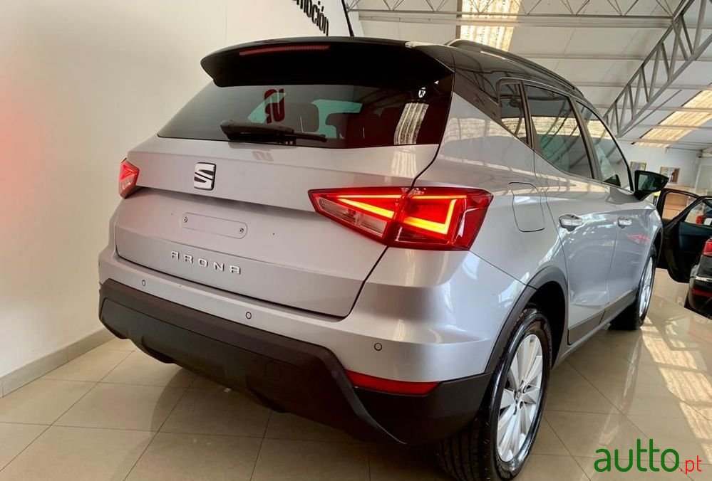 2019' SEAT Arona 1.0 Tgi Style photo #6