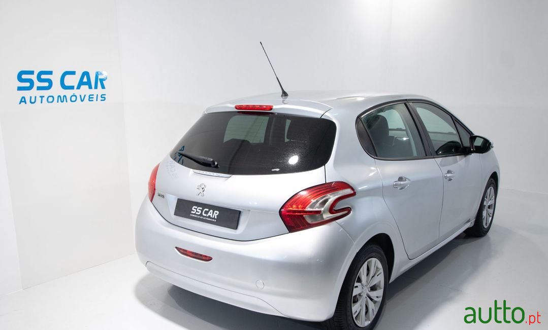 2014' Peugeot 208 photo #2