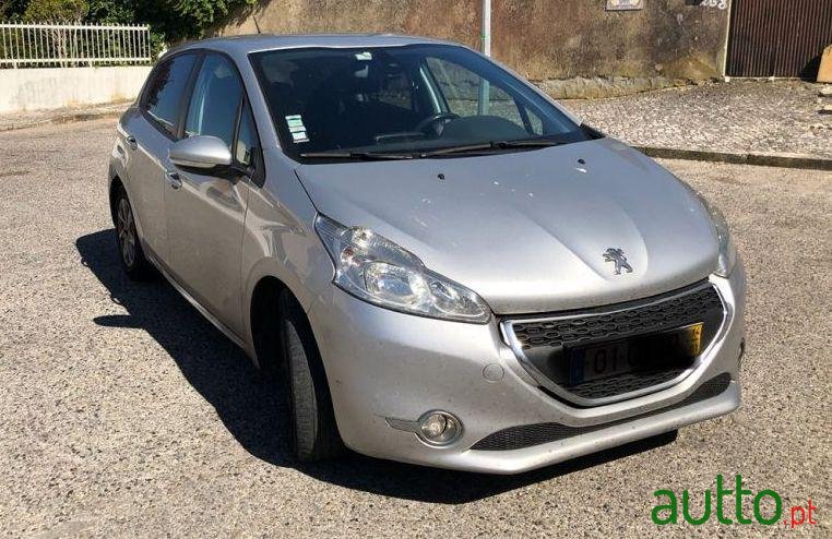 2014' Peugeot 208 photo #5