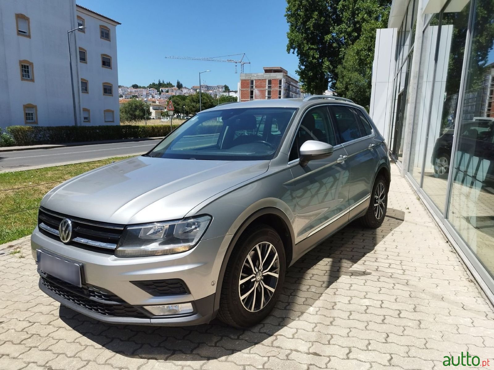 2016' Volkswagen Tiguan photo #4