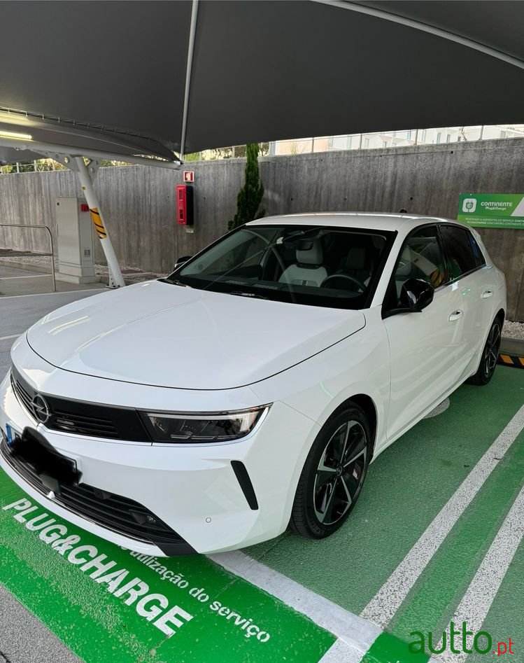 2023' Opel Astra 1.6 T Phev Elegance photo #3