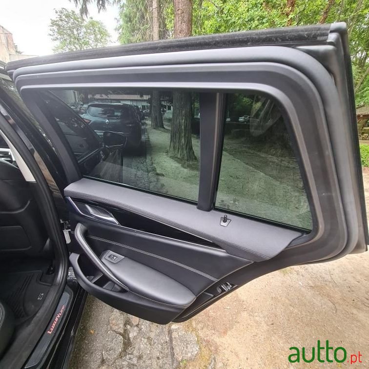 2017' BMW 520 photo #6