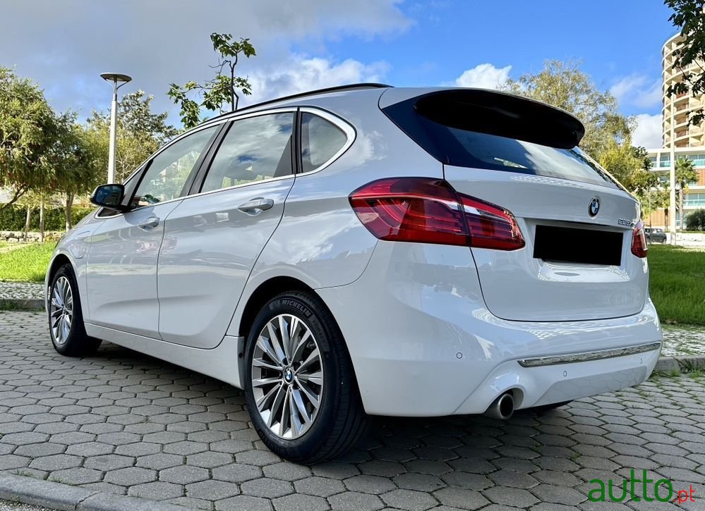 2020' BMW 225Xe Active Tourer photo #6