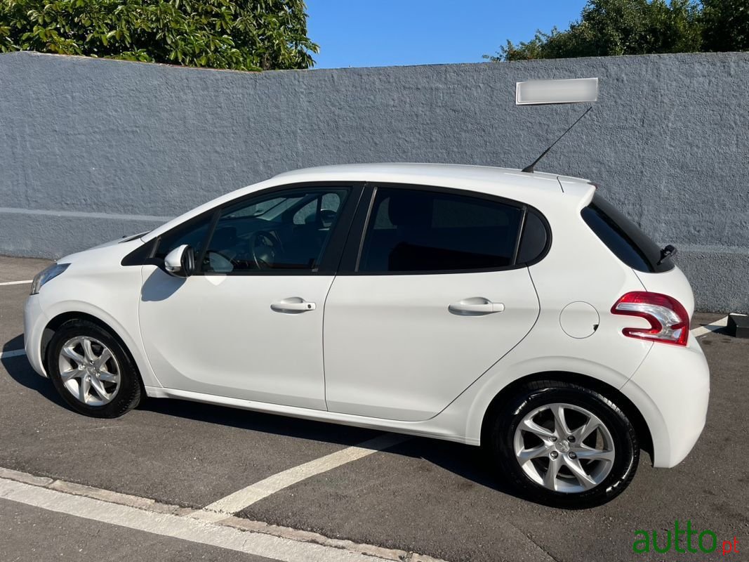 2013' Peugeot 208 photo #4