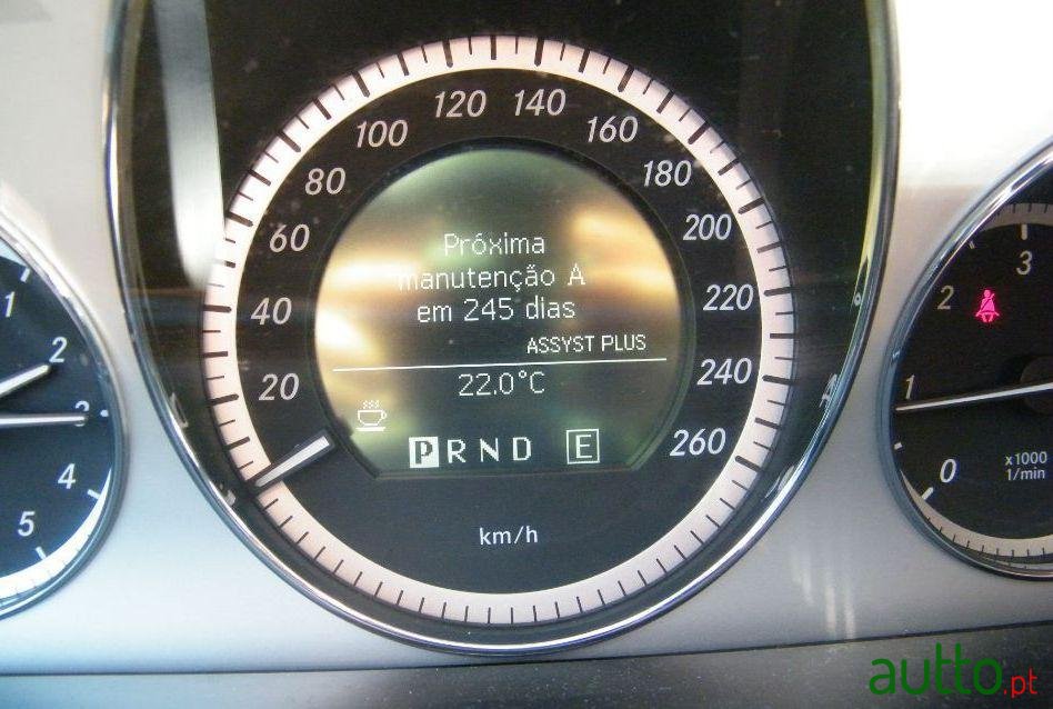 2010' Mercedes-Benz E-220 Cdi Avantgarde photo #5