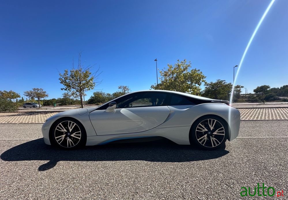 2015' BMW i8 Standard photo #3