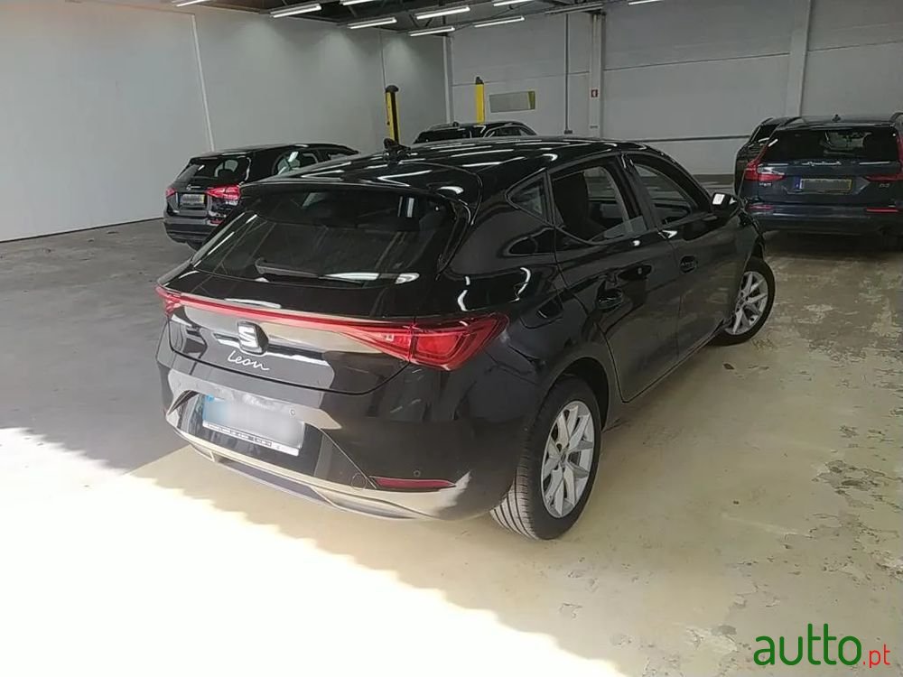 2021' SEAT Leon 1.0 Tsi Style photo #3