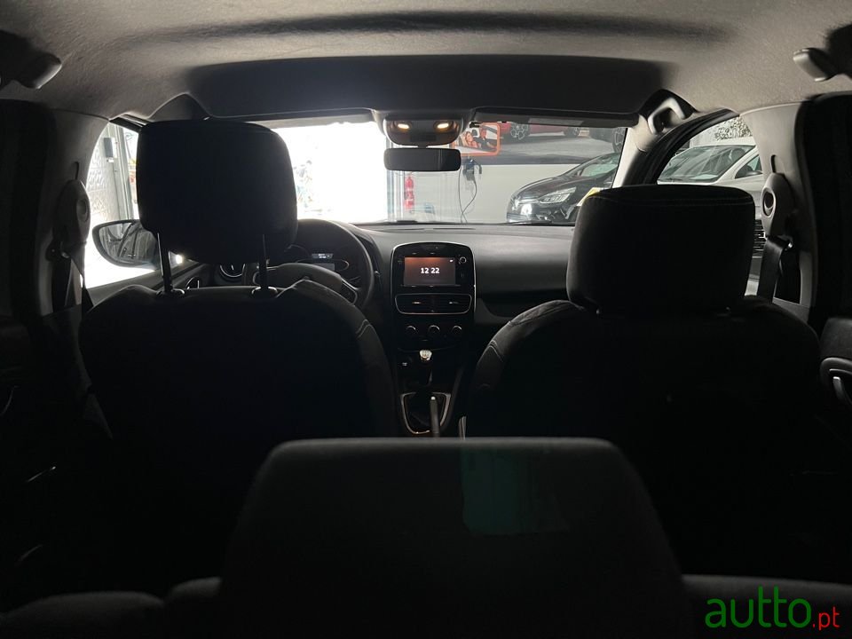 2018' Renault Clio Sport Tourer photo #6