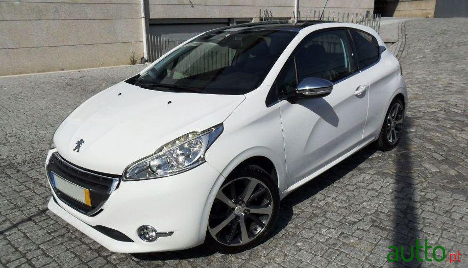 2012' Peugeot 208 photo #1