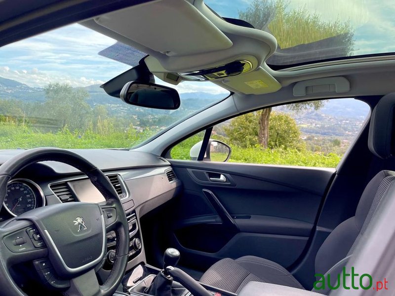 2015' Peugeot 508 Sw photo #2