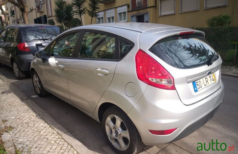 2011' Ford Fiesta photo #1