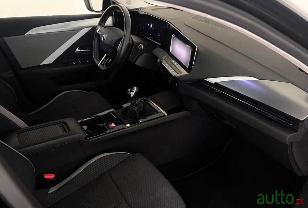 2022' Opel Astra 1.2 T Edition photo #6
