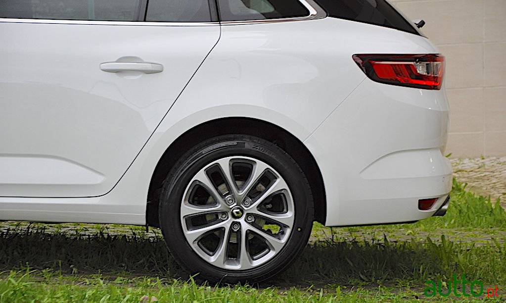 2019' Renault Megane Sport Tourer photo #4