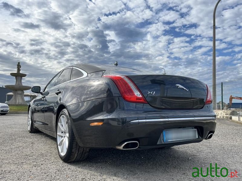 2014' Jaguar XJ photo #2
