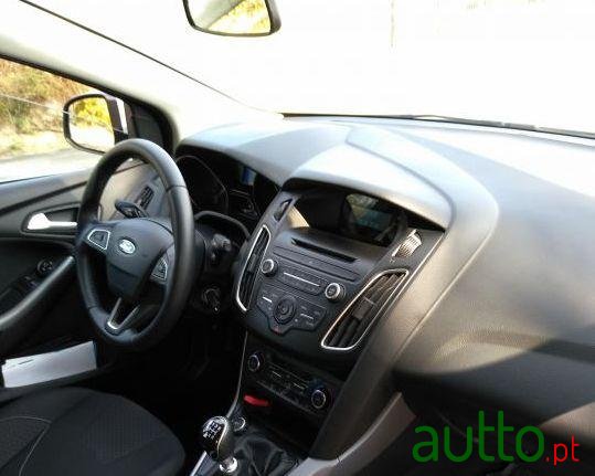 2016' Ford Focus photo #2