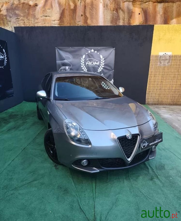 2016' Alfa Romeo Giulietta photo #1