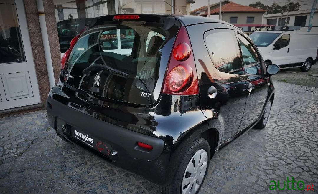 2012' Peugeot 107 photo #5