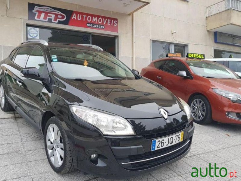 2010' Renault Megane Sport Tourer photo #1