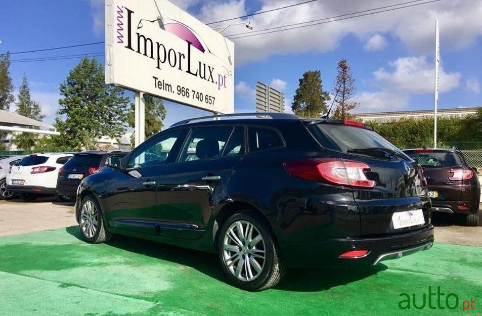 2012' Renault Megane Sport Tourer photo #2