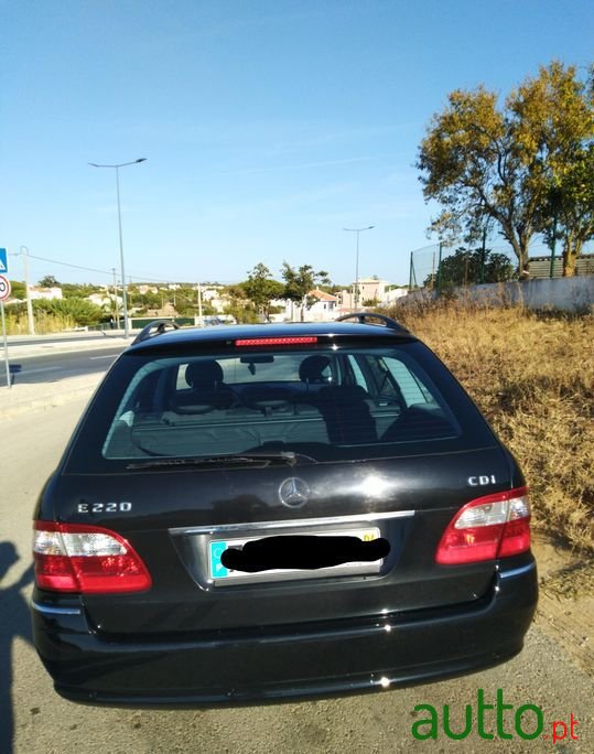 2004' Mercedes-Benz E-220 photo #6