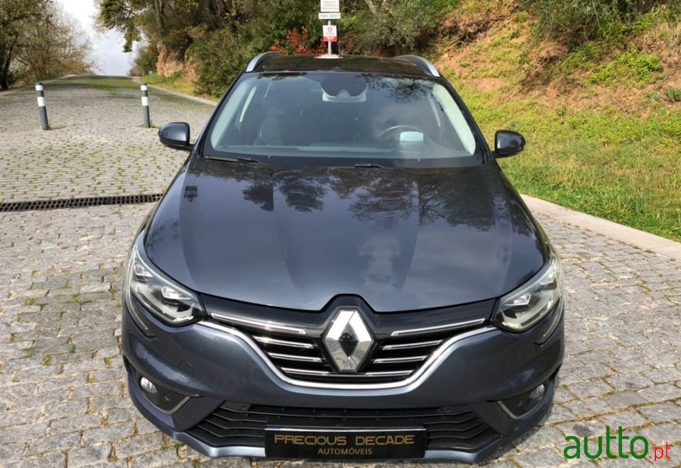 2017' Renault Megane Sport Tourer photo #2