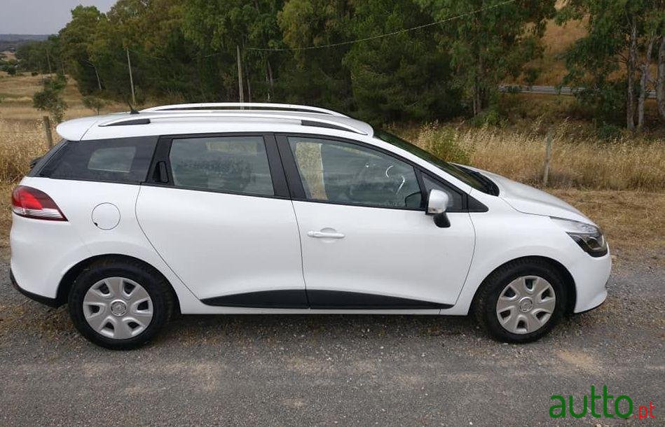 2015' Renault Clio Sport Tourer photo #1