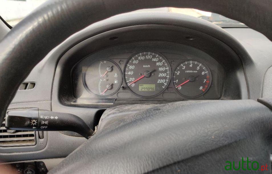 2001' Mazda 323 F 1.3 Comfort photo #1