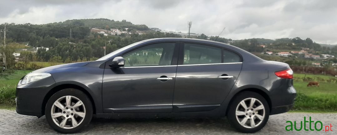 2013' Renault Megane Sport Tourer photo #2